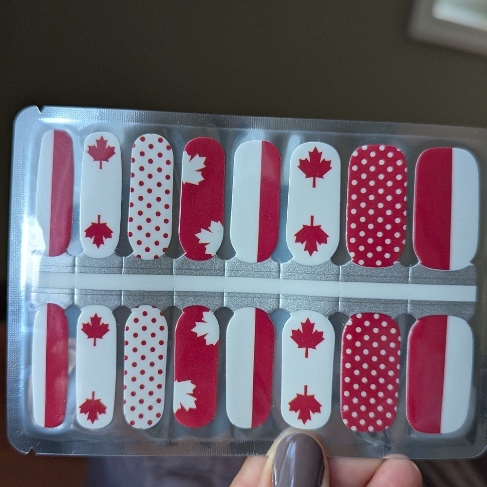 Lily And Fox Nail Wraps 🇨🇦Oh Canada! - Picture 3 of 3
